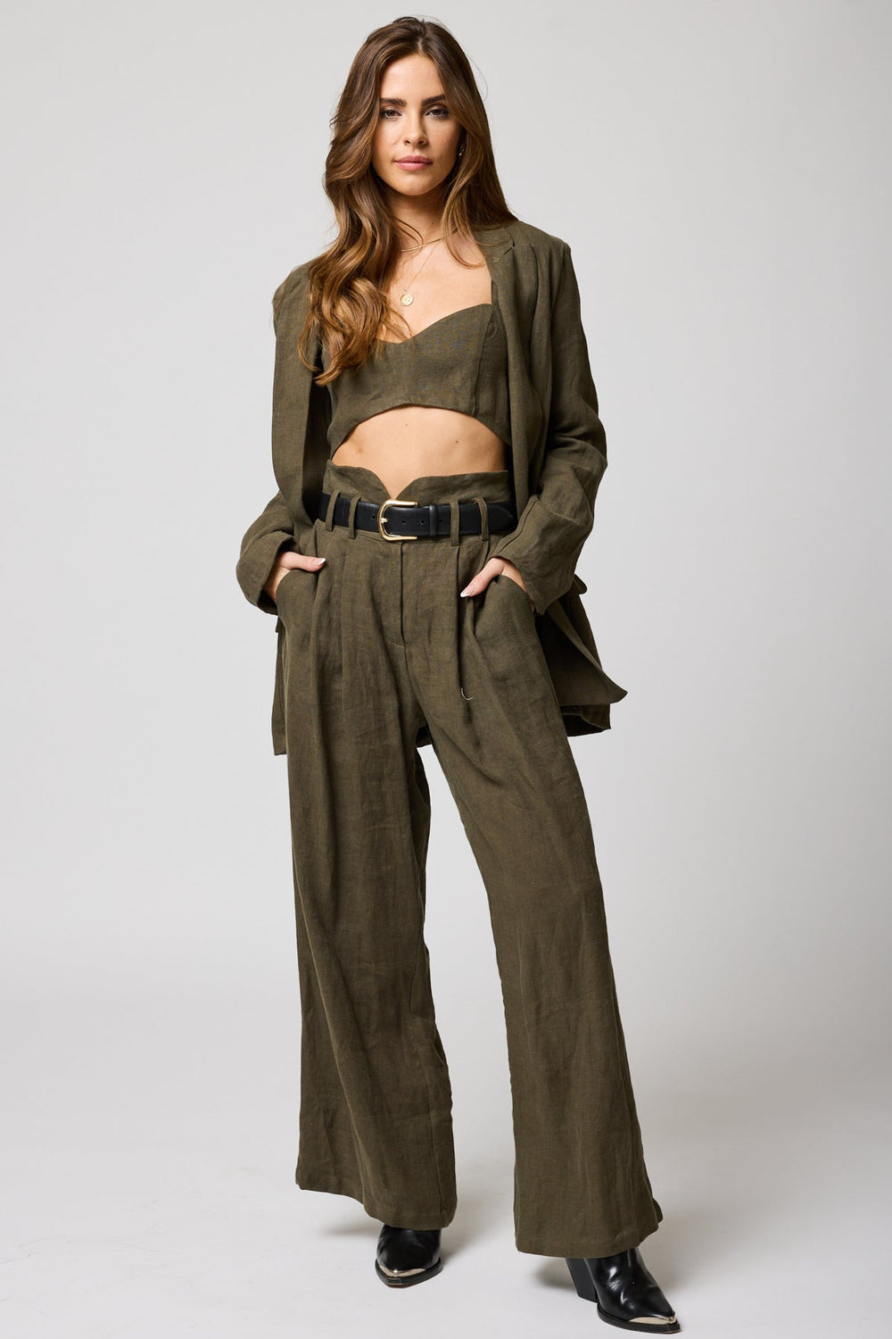 A matching outfit styled with the Linen Notch Waist Pants by Stillwater in the color Palma