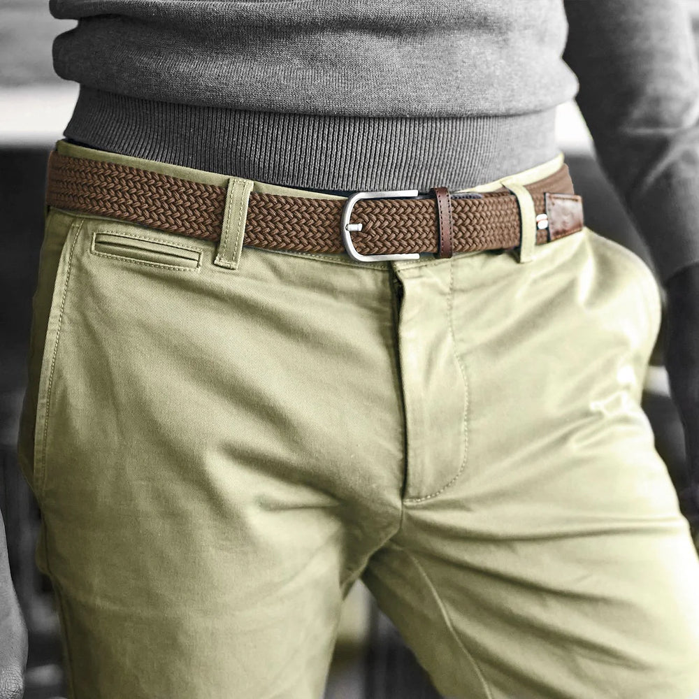 
                      
                        closeup view of a man wearing the La Boucle Verbier Belt in the color Desert Taupe
                      
                    