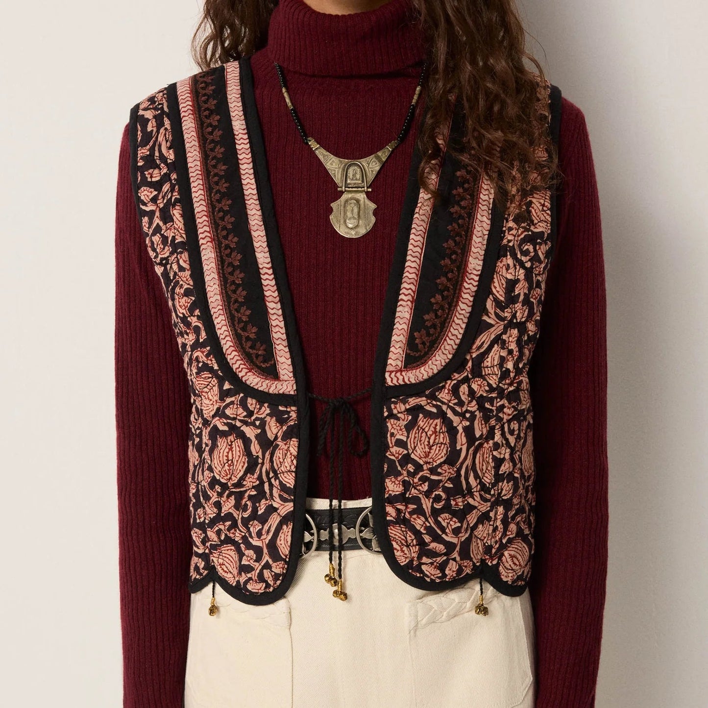 The Maison Hotel Luna Vest in Ebony Rose