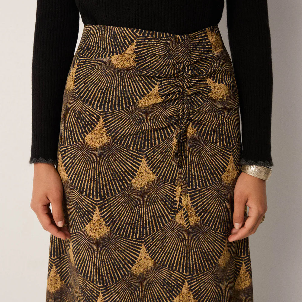 
                      
                        Patterned skirt with adjustable tie details 
                      
                    
