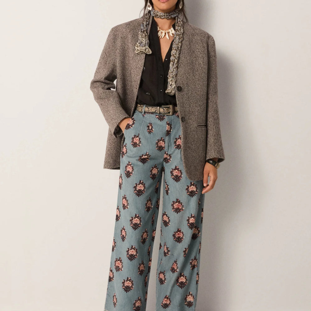 
                      
                        A woman wearing an outfit by Maison Hotel
                      
                    