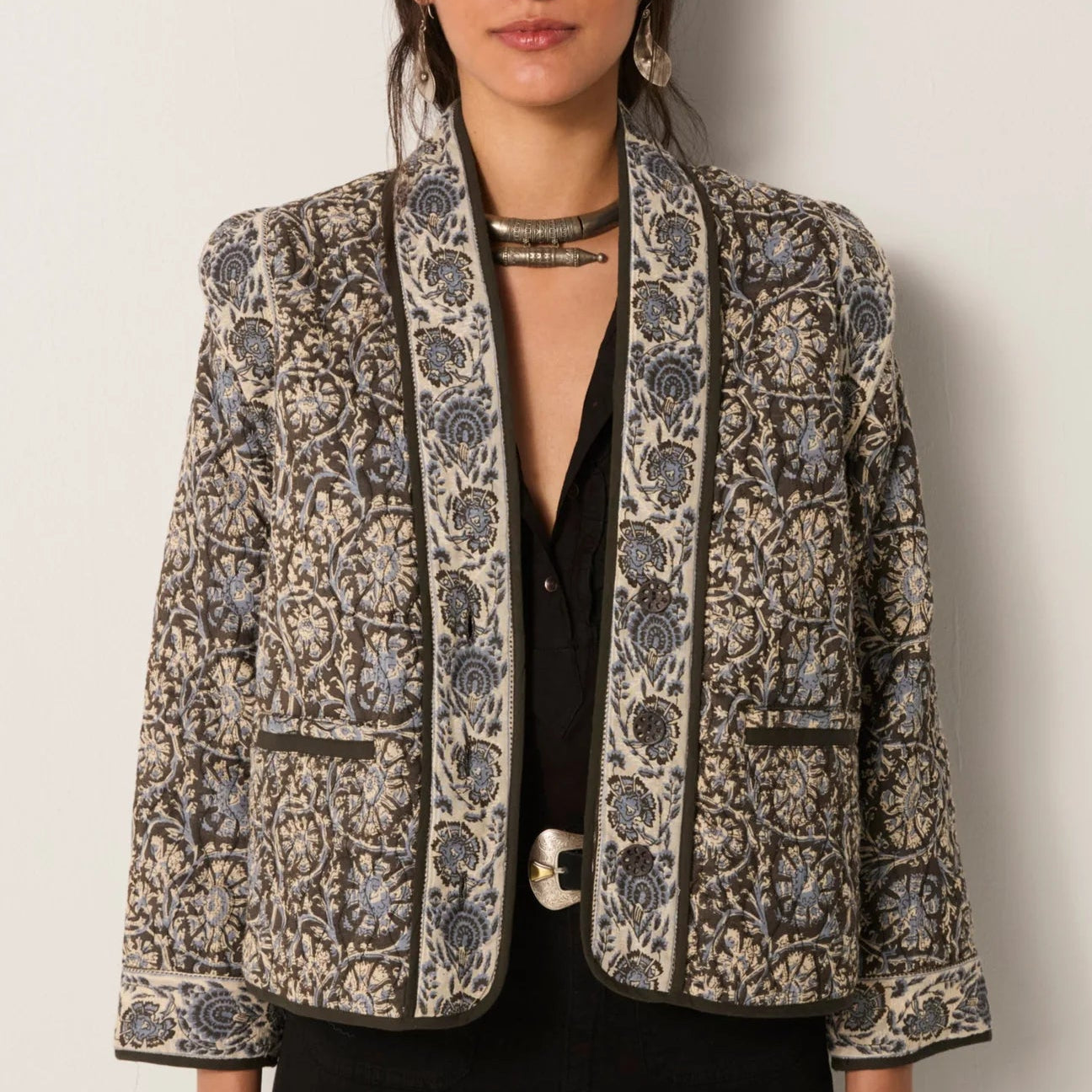 A woman wearing the Maison Hotel Sugata Jacket in Blue Orchid