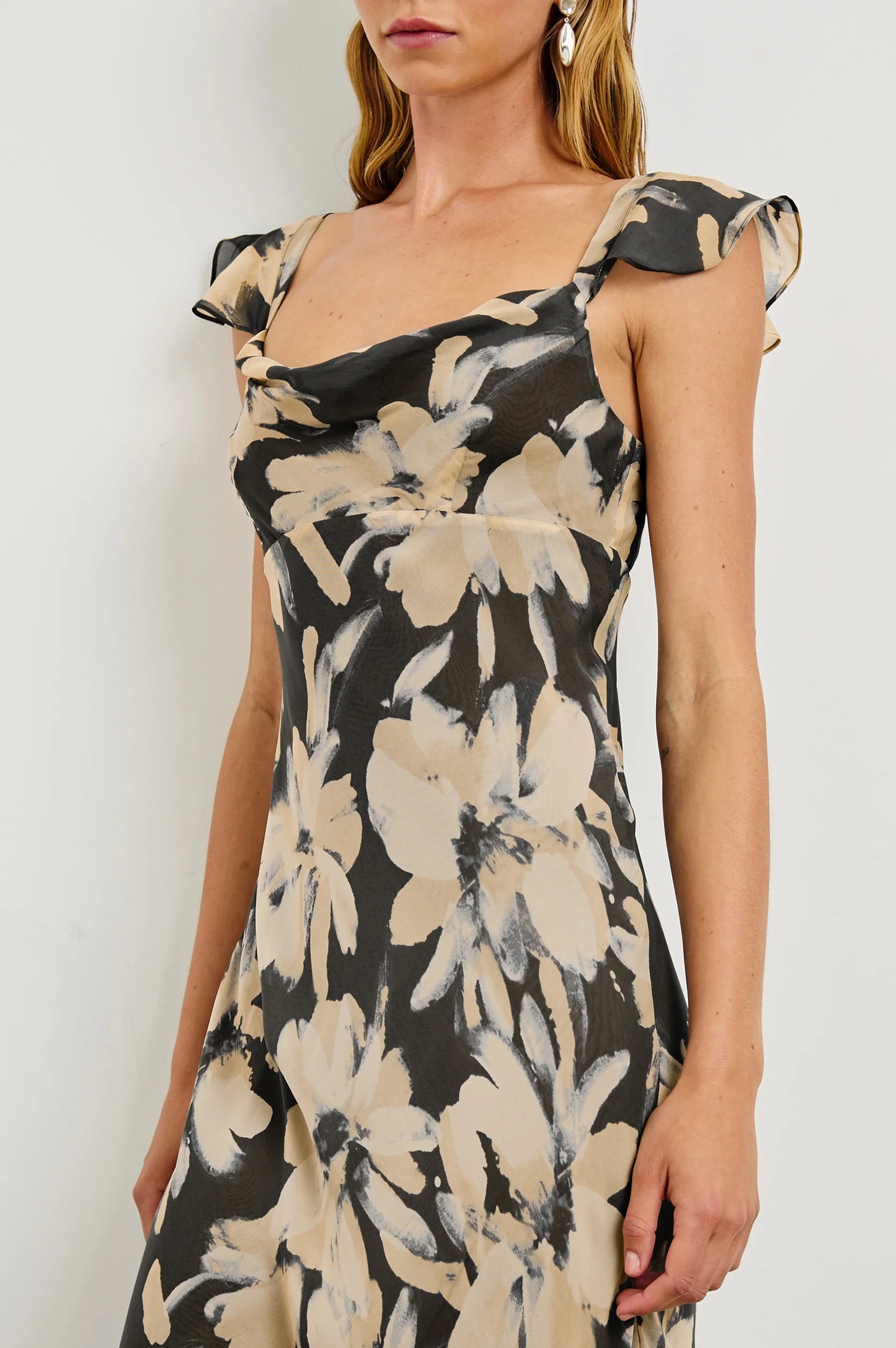 Diffused floral print midi dress with flutter sleeves