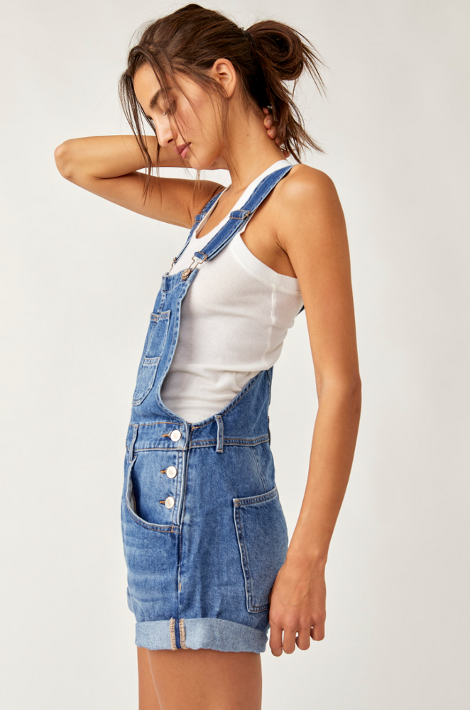 
                      
                        The Free People Ziggy Shortall in the medium blue wash color Mantra
                      
                    