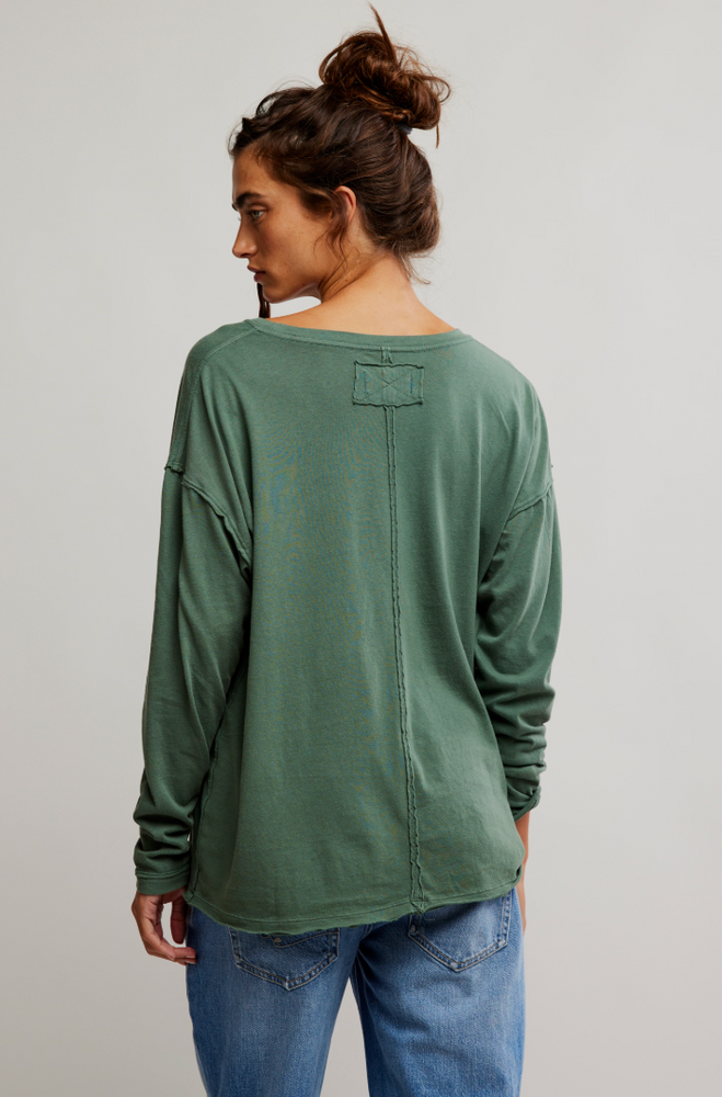 
                      
                        Women's green long sleeve t-shirt
                      
                    