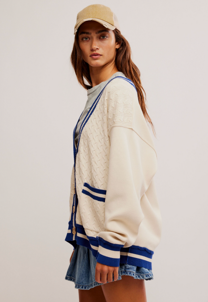 
                      
                        Slouchy women's cardigan with dropped shoulders
                      
                    