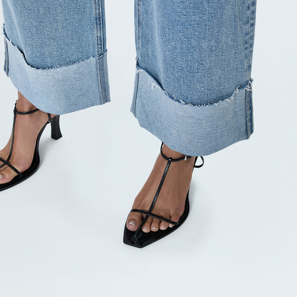 
                      
                        women's cuffed jeans
                      
                    