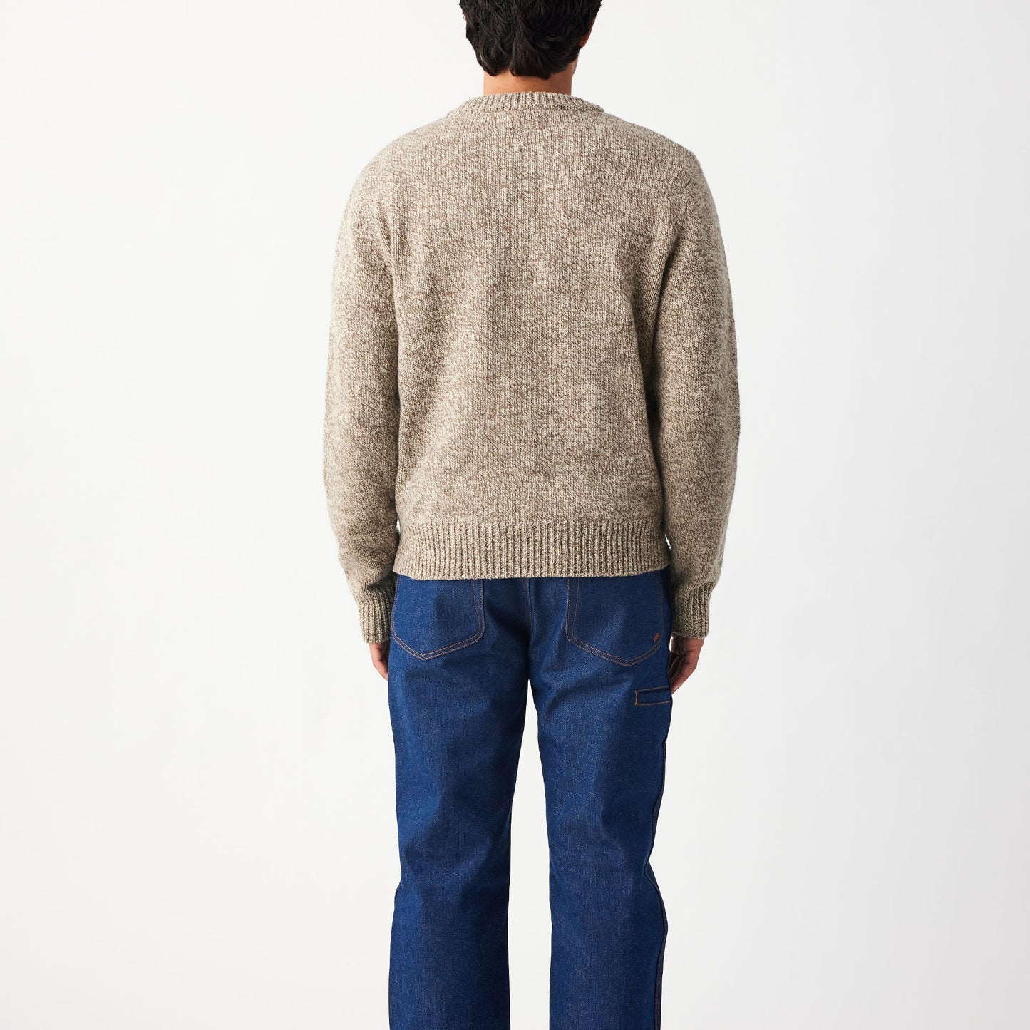 This men's pullover crewneck features ribbed trims
