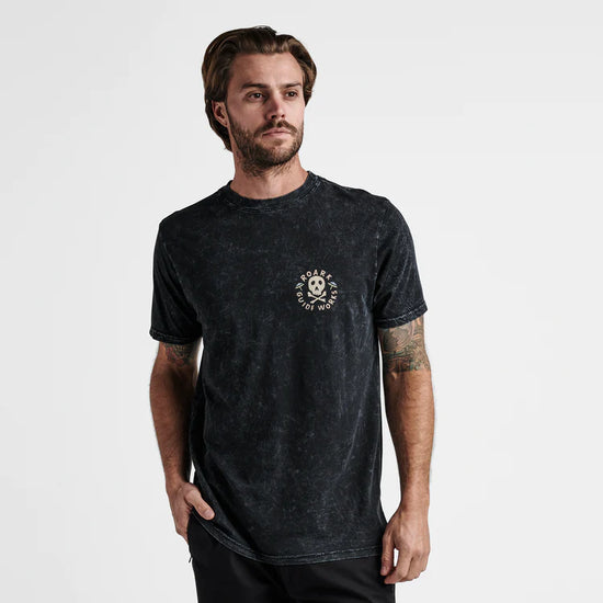 Front view of the Roark Guideworks Skull Premium Tee in the color Black