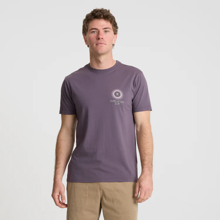 Now at Harbour Thread, the Roark Sons of the Sun T-Shirt offers a vintage-inpsired design with a relaxed fit and lived-in wash. Perfect for everyday style. 