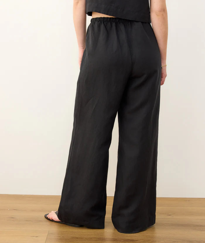The Marine Layer Linen Drawstring Wide Leg Pant offers extra softness and a perfectly draped silhouette. 