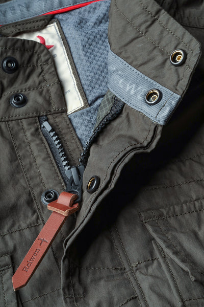 Design details on Relwen's Sailcloth Tanker in the color Dark Forest