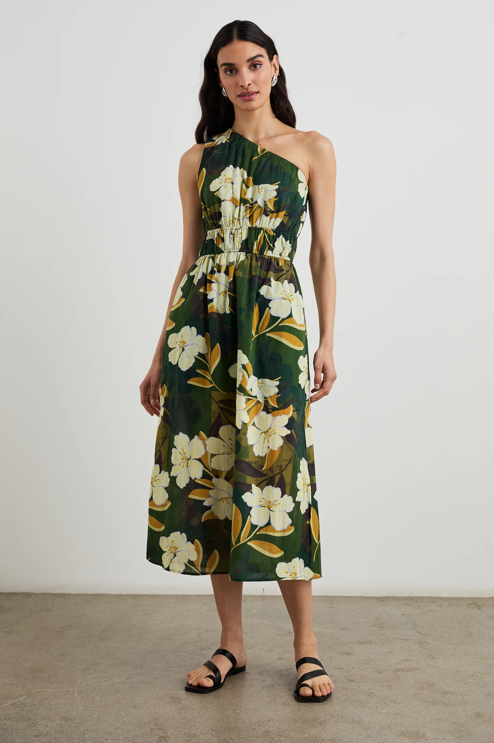 The Selani floral one shoulder midi dress from Rails features a comfortable and flattering shirred waistband and convenient side pockets. Shop this effortless dress now at Harbour Thread!