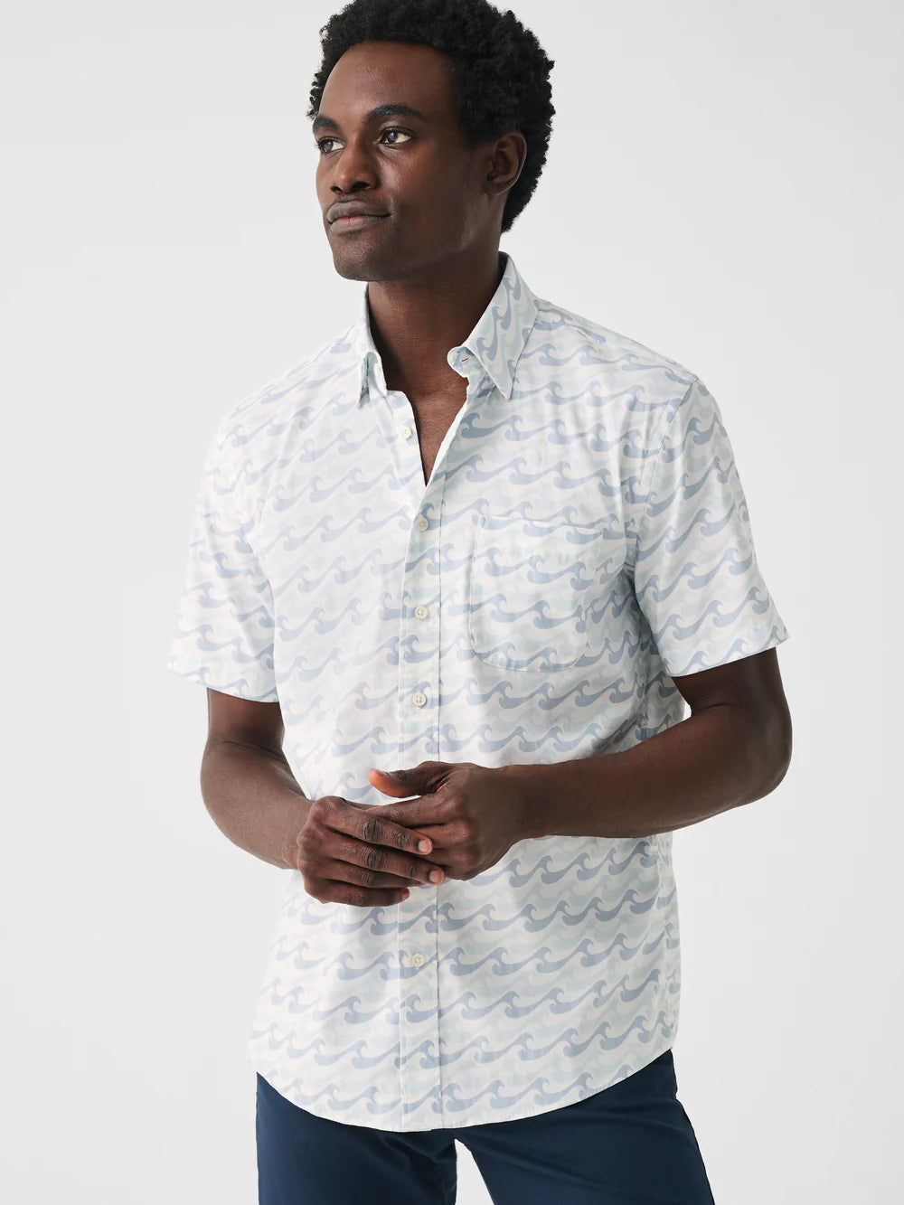 Load image into Gallery viewer, Faherty Men&amp;#39;s Short Sleeve Movement Shirt - Ivory Endless Peaks
