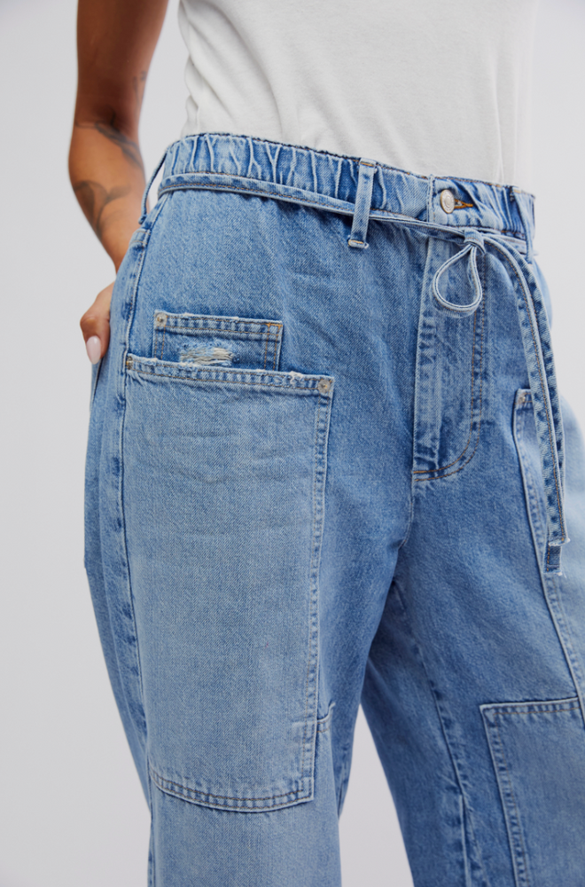 
                      
                        Front design detail on Free People's CRVY Outlaw Wide-Leg Jeans in the color Drizzle
                      
                    