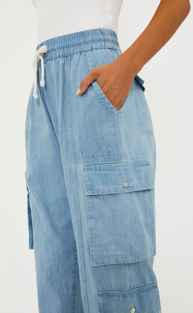 
                      
                        Side design detail on Beach Riot's Cassius Pant in the color Denim Daze
                      
                    