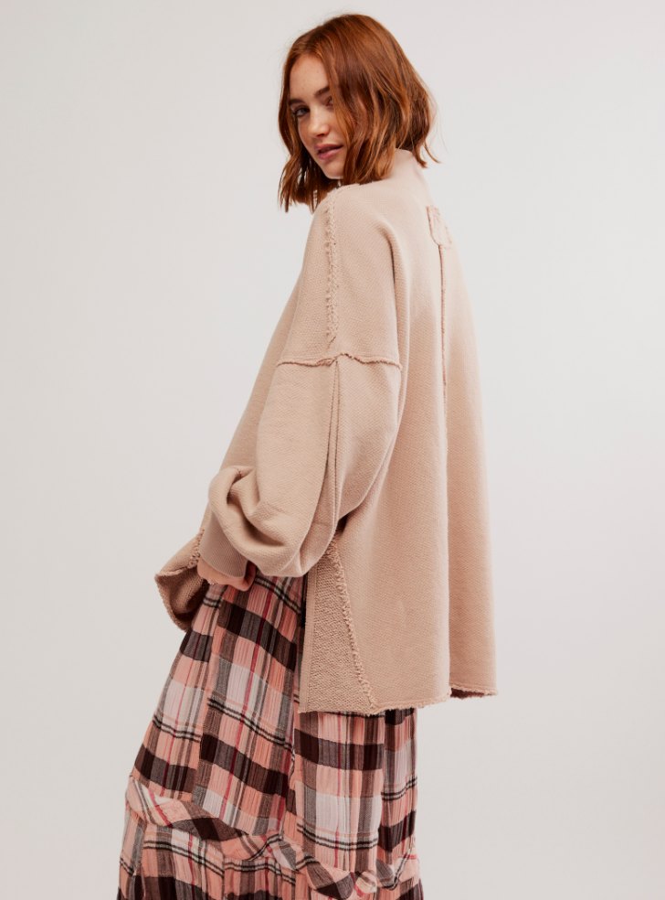 
                      
                        Wonderful Pullover side features oversized fit
                      
                    