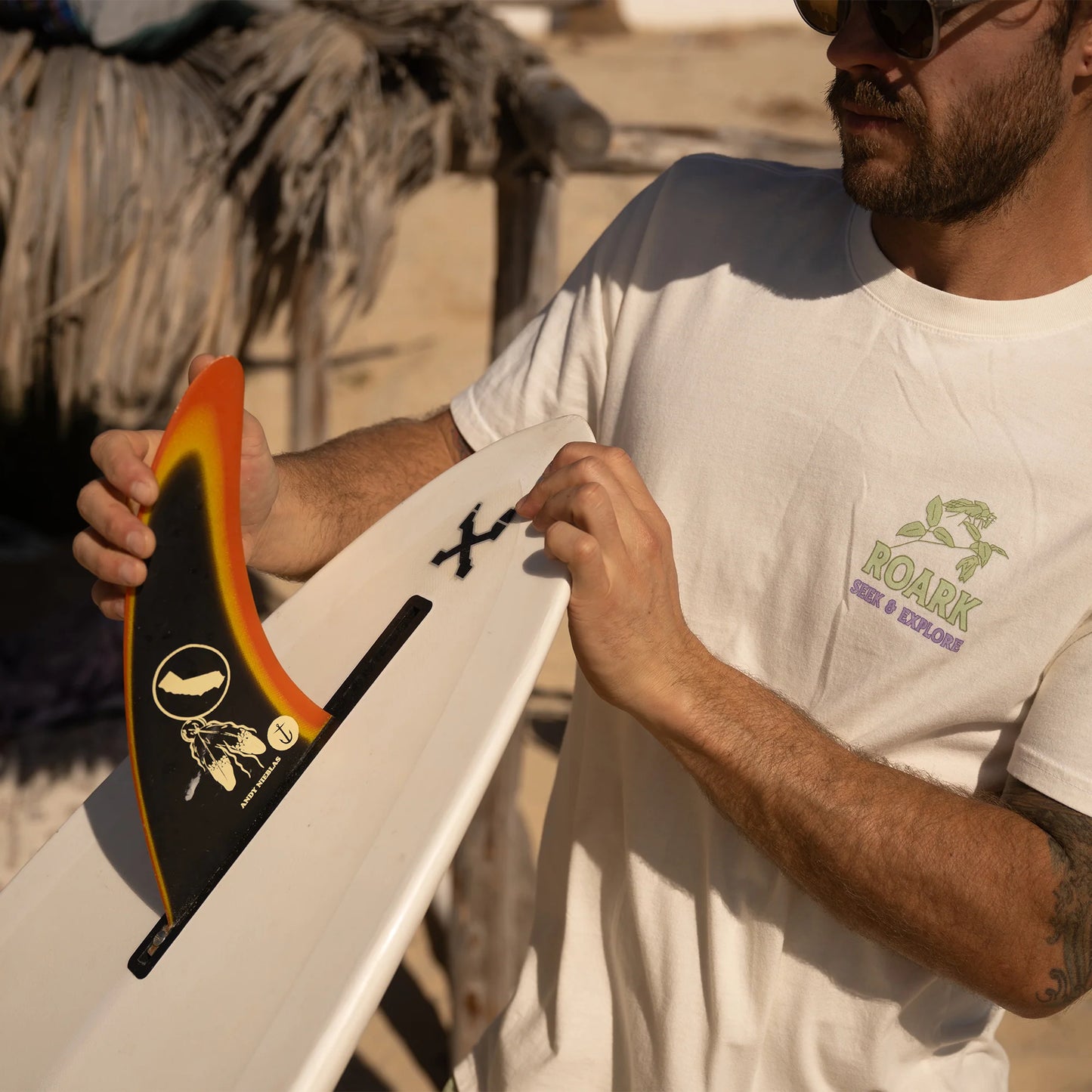 The Roark Seek & Explore short sleeve men's tee is perfect for your daily adventures. 