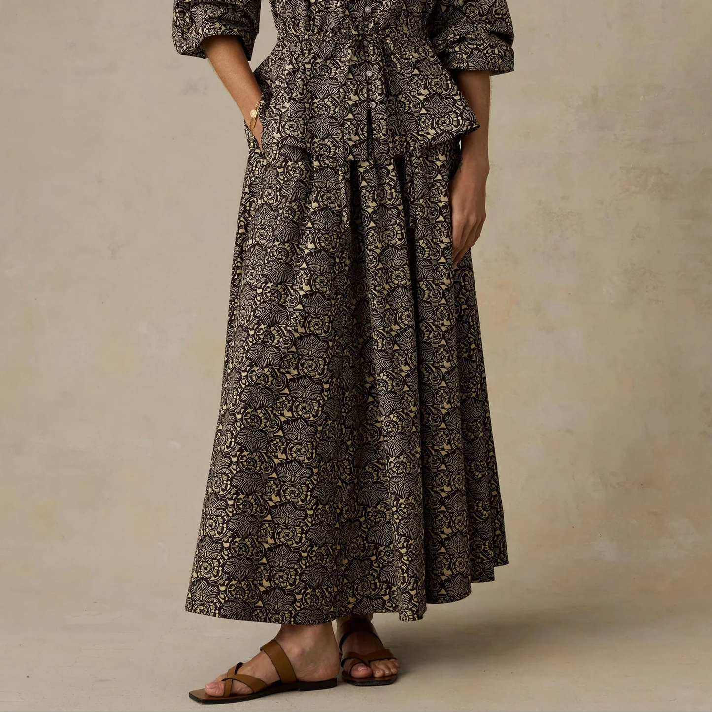 Faherty Coastal Poplin Nera Skirt in the color Night Bloom