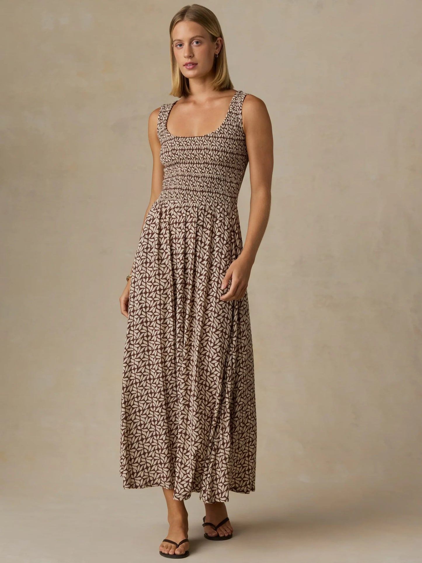Sleeveless brown printed smocked dress