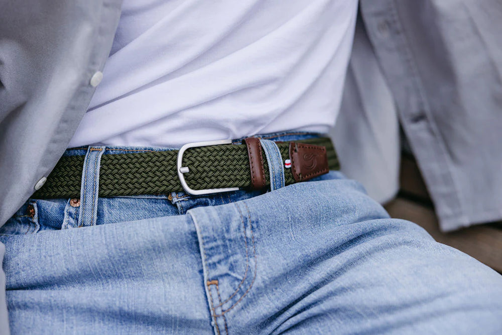 
                      
                        Closeup view of the La Boucle Edinburgh Belt in the color Green
                      
                    