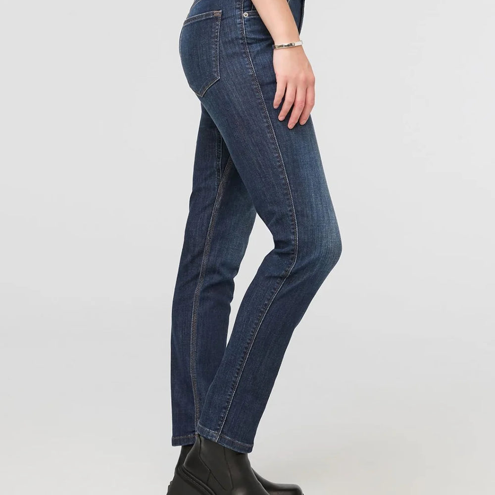 
                      
                        Woman wearing DUER jeans and black shoes
                      
                    