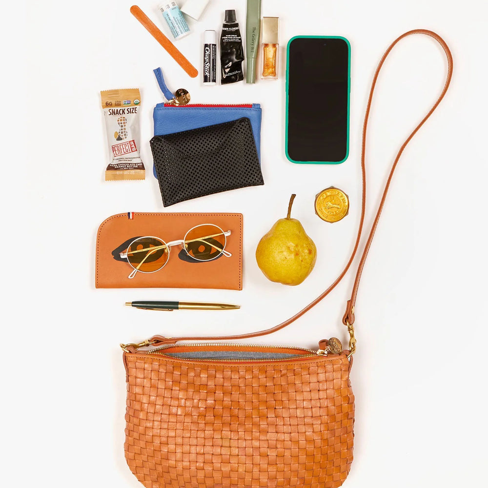
                      
                        Clare V. Petit Moyen Messenger
                      
                    