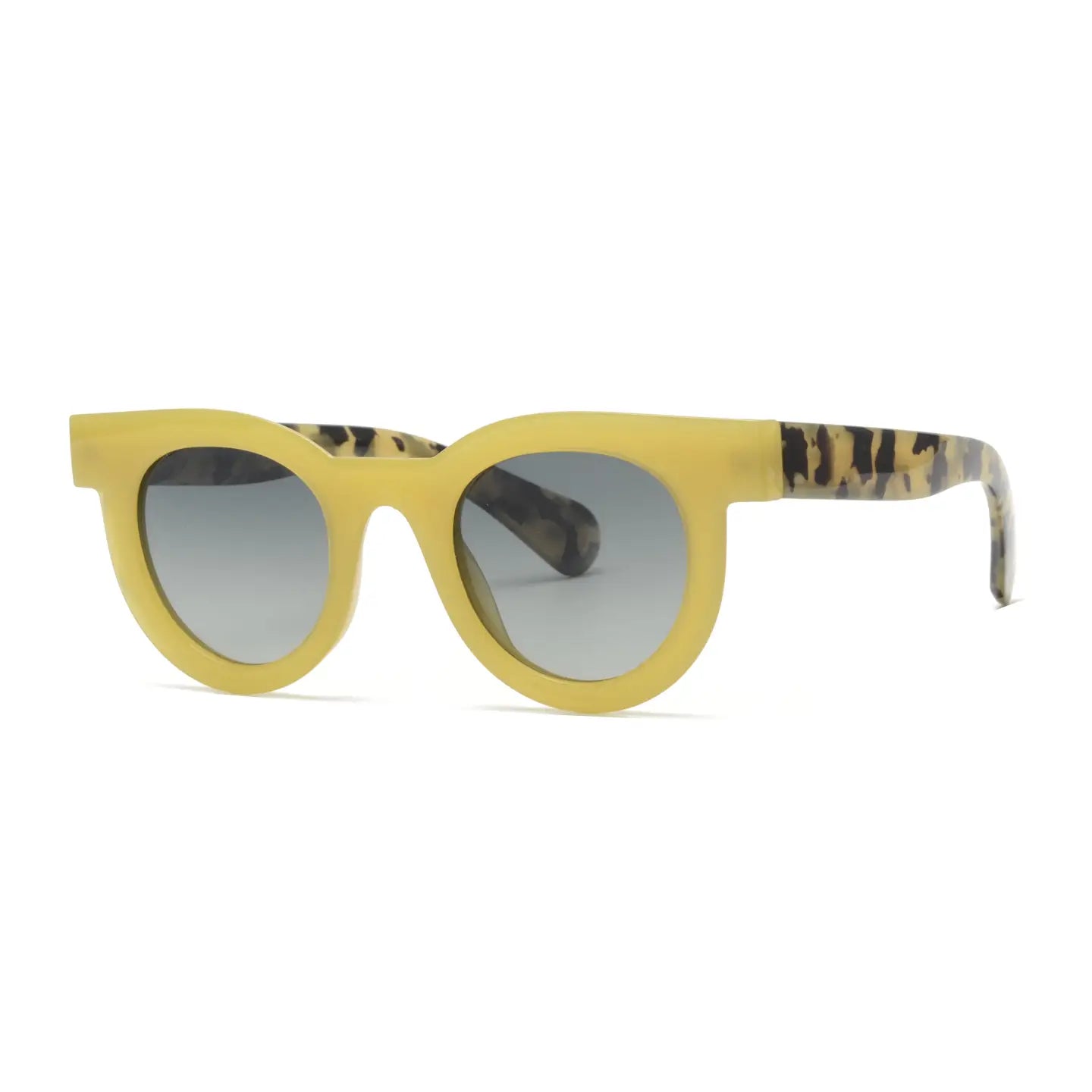 The Ryan Simkhai Eyeshop Milo Polarized Sunglasses in Transparent Green
