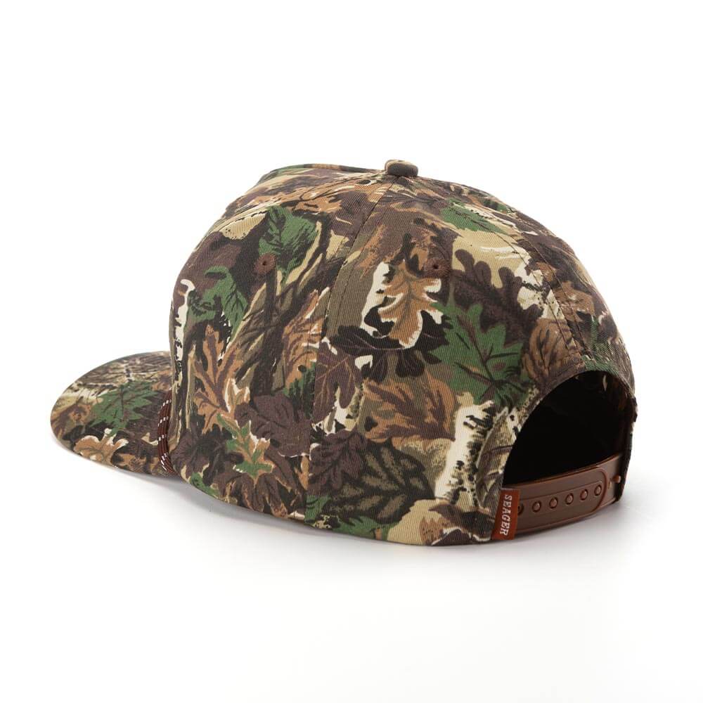 
                      
                        Camouflage baseball cap with adjustable back closure
                      
                    
