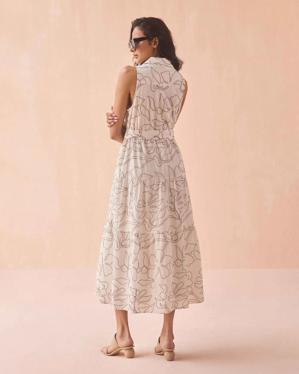 Sleeveless maxi dress with floral print design