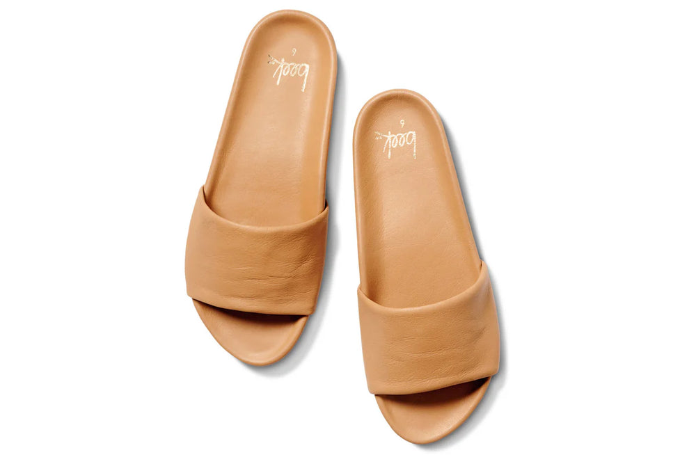 Top view of the Gallito Leather Slide Sandal by beek