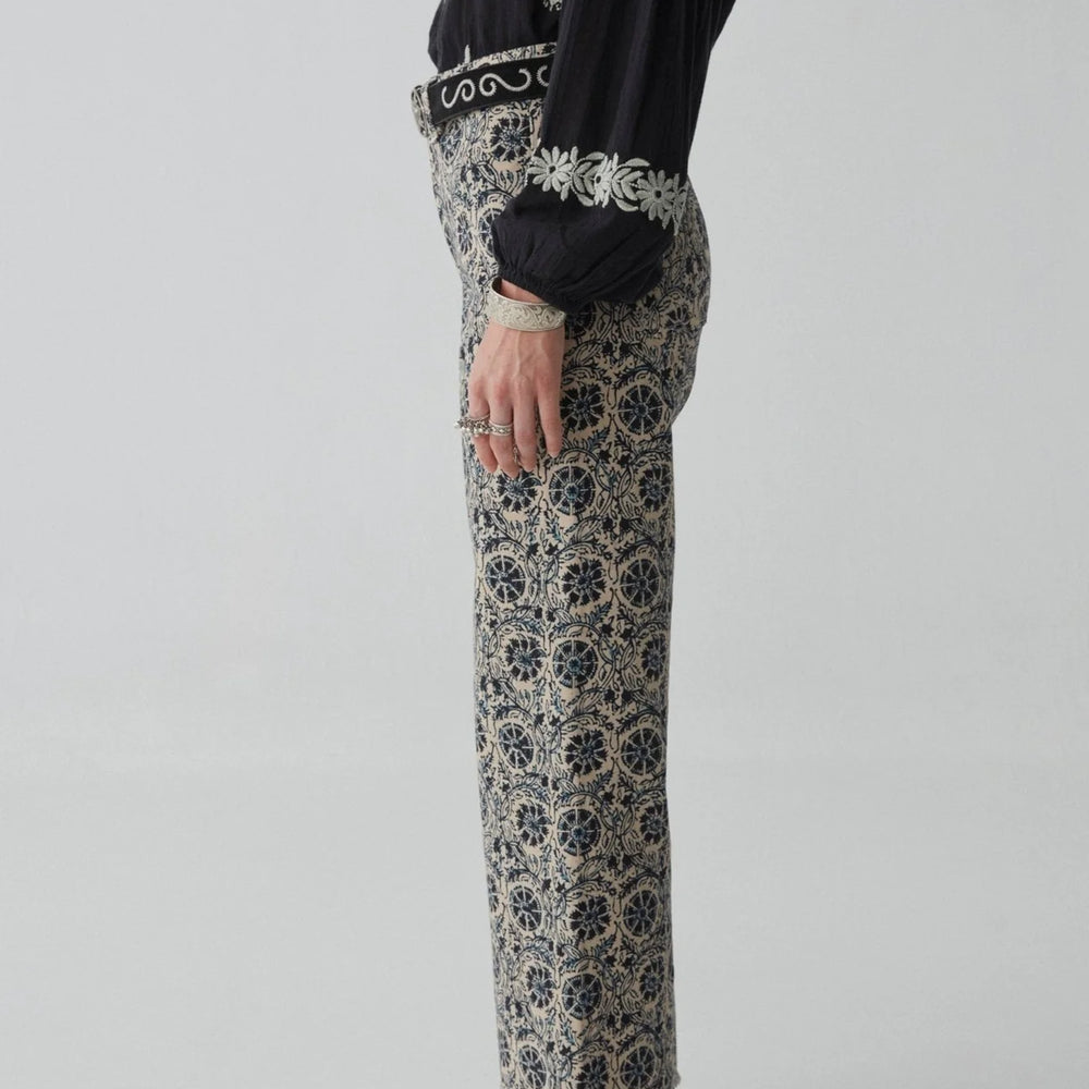 
                      
                        Side view of the Étoile Polaire Indiano Pant from Maison Hotel
                      
                    