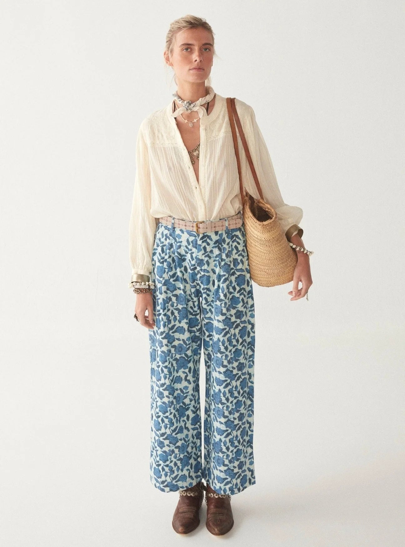 Front view of the Maison Hotel Indira Pant in the print Blue Poppy