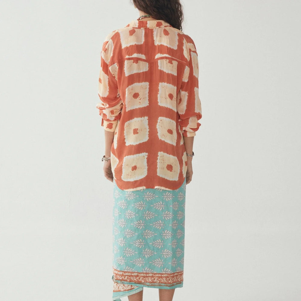 
                      
                        Back view of Maison Hotel's Trapeze Palmira Blouse in the color Terracotta
                      
                    