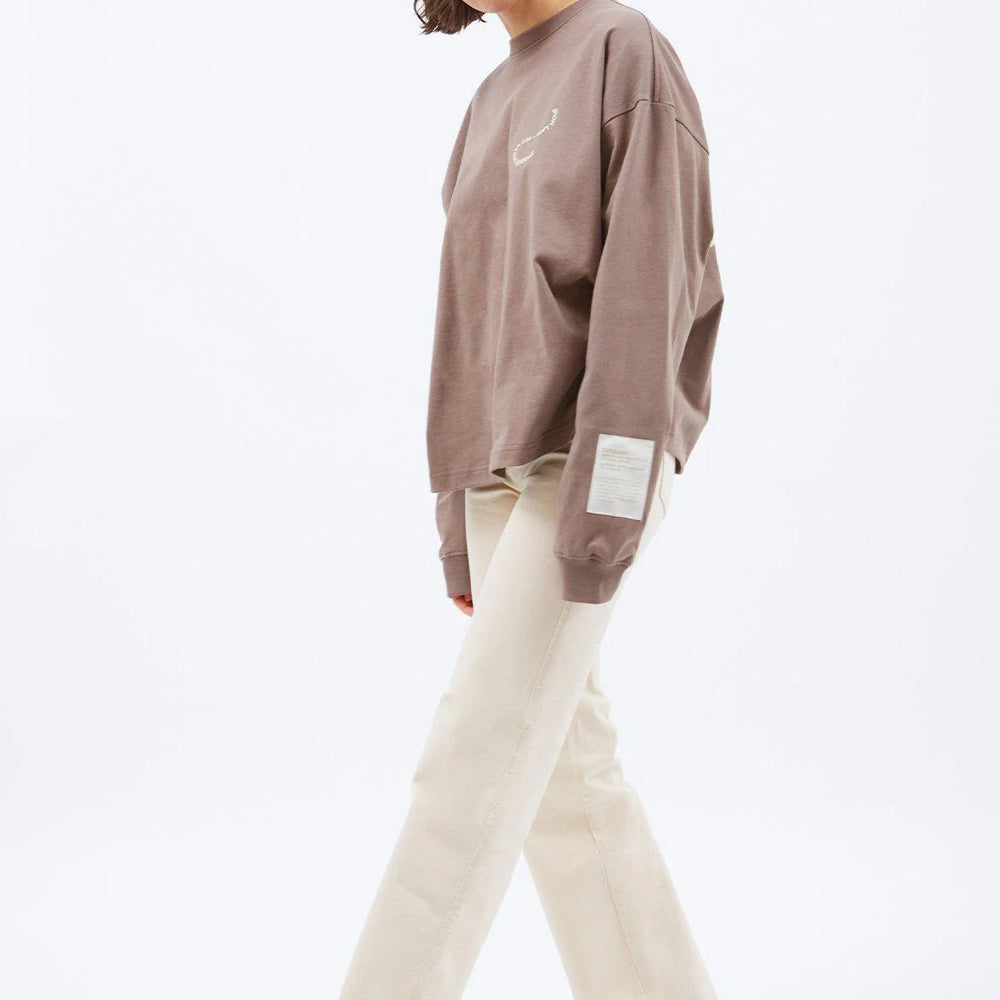 
                      
                        Side view of the Dr. Denim Moxy Straight Jeans in the color Loomstate
                      
                    