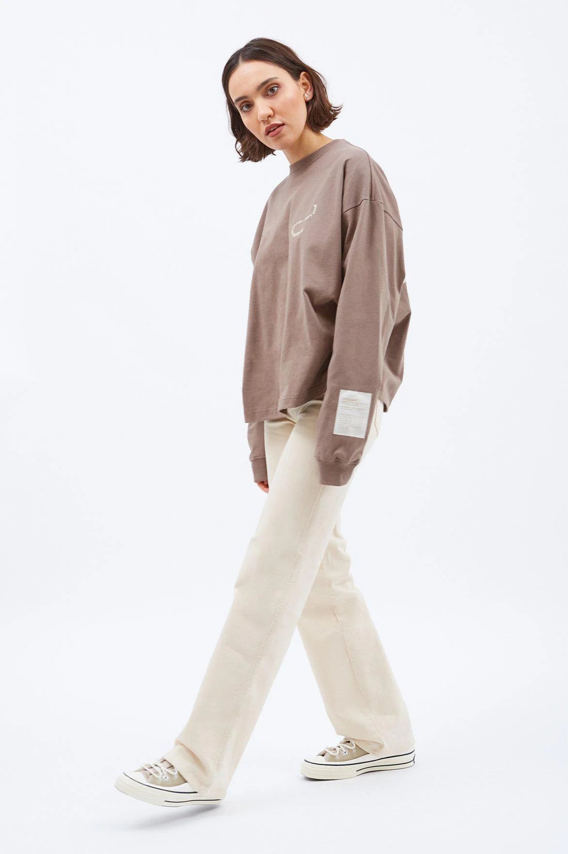 Side view of the Dr. Denim Moxy Straight Jeans in the color Loomstate