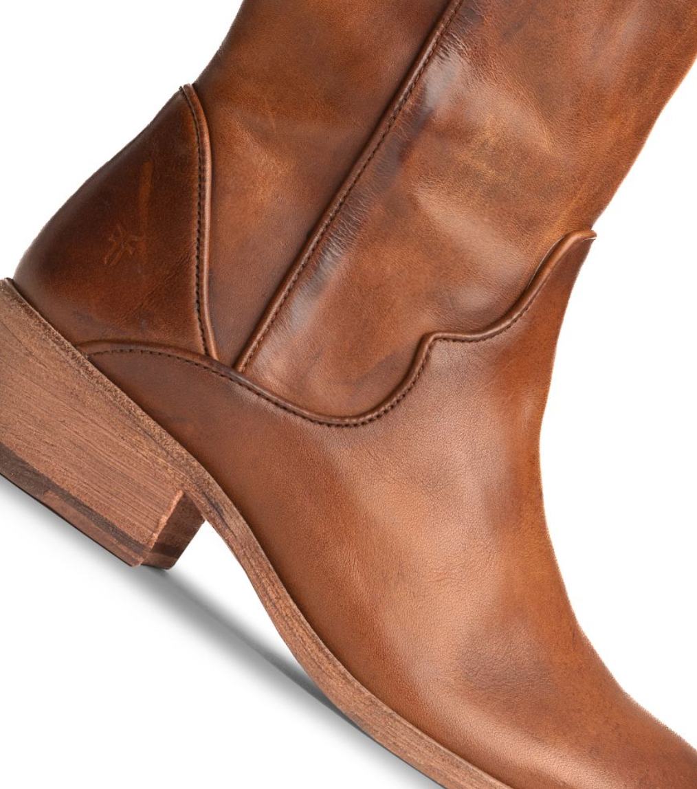 FRYE Carson Piping Tall - Caramel