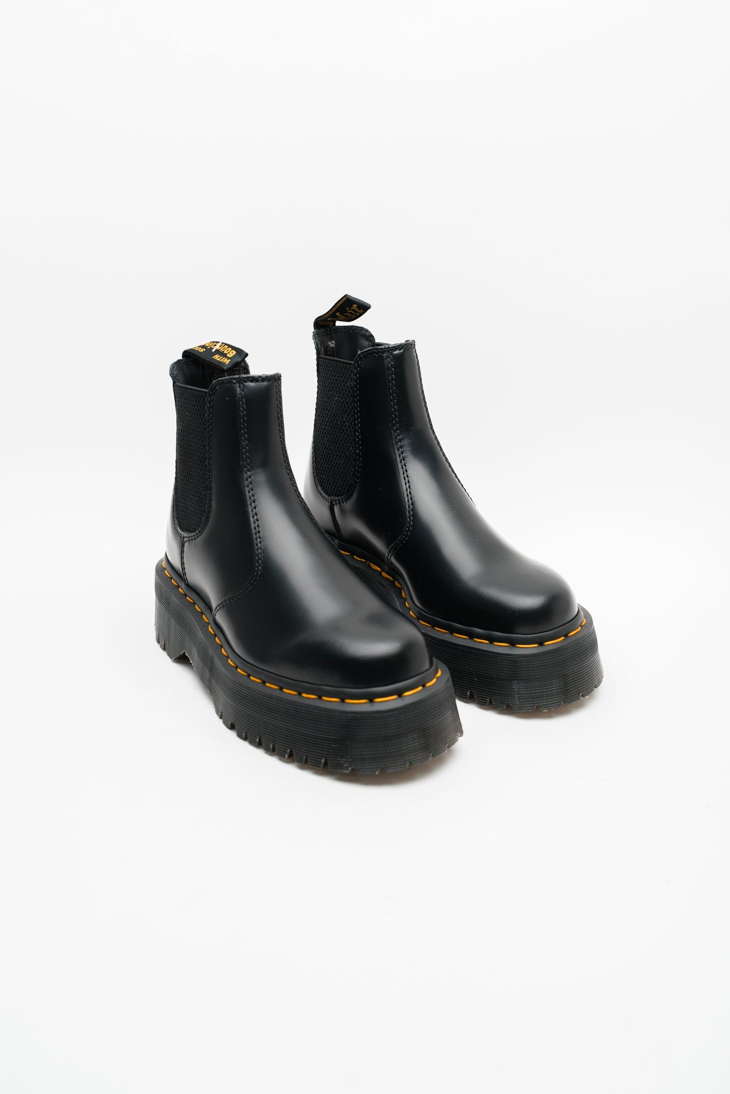 Load image into Gallery viewer, Dr. Martens 2976 Quad Platform Chelsea Boots - Black
